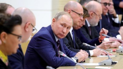 Путин разъяснил смысл поправок в Конституцию членам профильной комиссии