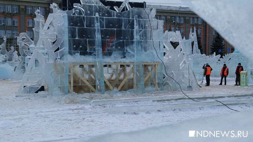 В Екатеринбурге открыли ледовый городок после обрушения стены