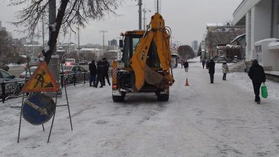 В центре Екатеринбурга снегоуборочная машина сбила пешехода (ФОТО)
