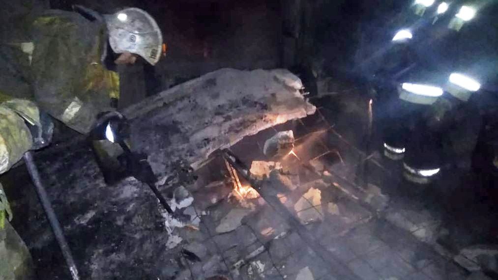 Пожар в многоэтажке в Ирбите – погиб юноша, отселены два подъезда