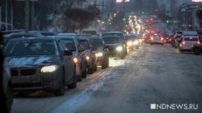 В Твери две машины столкнулись и вылетели на тротуар