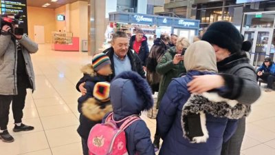 В Екатеринбург доставили 4 детей-сирот, вывезенных из Сирии (ФОТО)