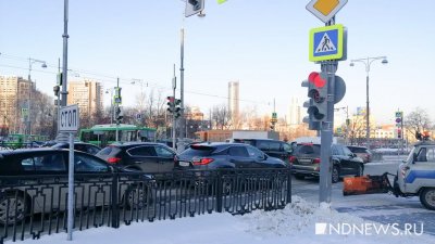 У «Екатеринбург Арены» столкнулись автобусы, троллейбус и легковушка (ФОТО)