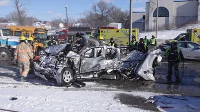 В Канаде 200 автомобилей попали в массовую аварию