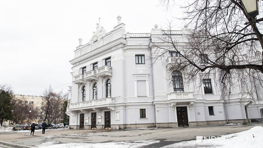 Екатеринбургский театр оперы и балета приобрел внедорожник за 3 миллиона рублей