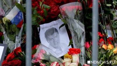 В Екатеринбурге под «Лебединое озеро» начался митинг памяти Немцова