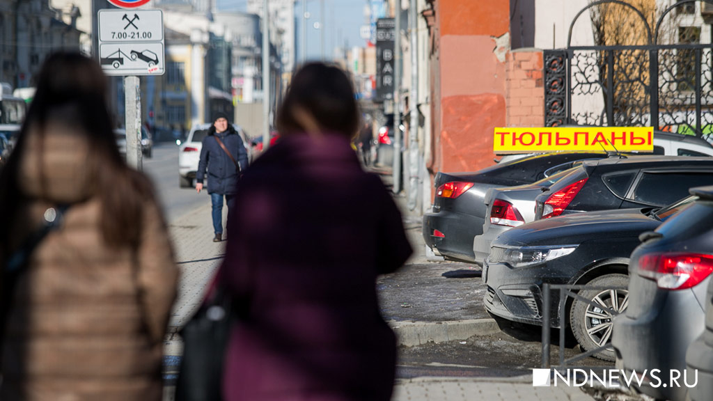 Накануне 8 Марта в центре Екатеринбурге развернулась продажа цветов «с колес» (ФОТО)