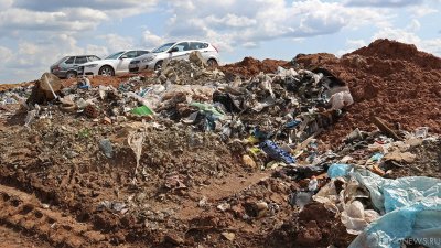 В Новом Уренгое всю ночь тушили городской мусорный полигон