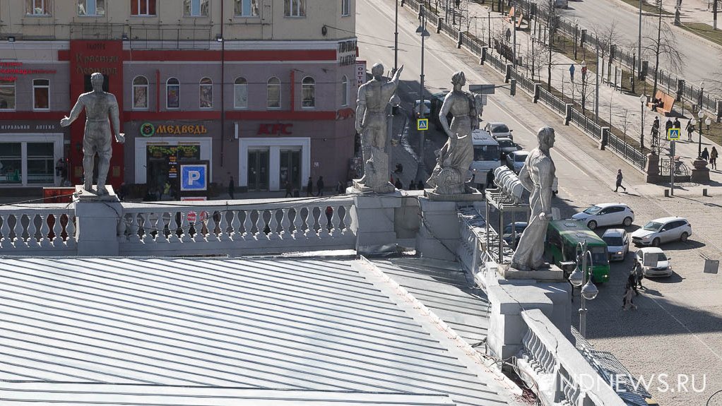 Администрация Екатеринбурга потратит 8 миллионов на защиту крыши от сосулек