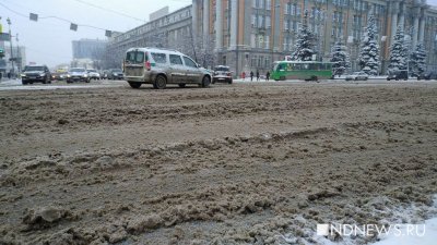 В Екатеринбурге трактористы-уборщики нарушают ПДД