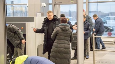 В южных аэропортах России отменяют рейсы