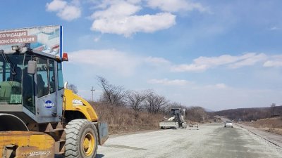 В Приморье под легковушкой рухнул железобетонный мост