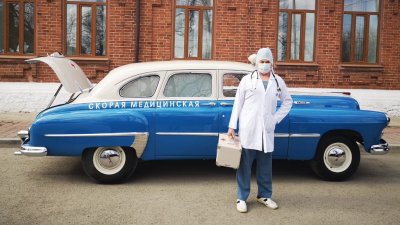 Житель уральской рублевки отдал ретрокар врачу из села – чтобы тот мог ездить к пациентам, а не ходить пешком
