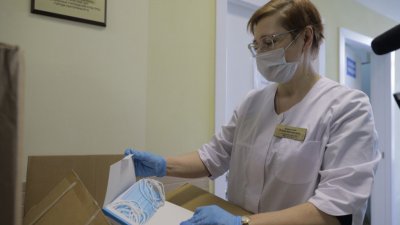 Свердловские врачи получили от меценатов почти 2 млн масок и тысячи защитных костюмов (ФОТО)