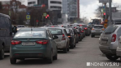 Чкаловский район встал в пробку: из-за аварии нарушено движение электротранспорта
