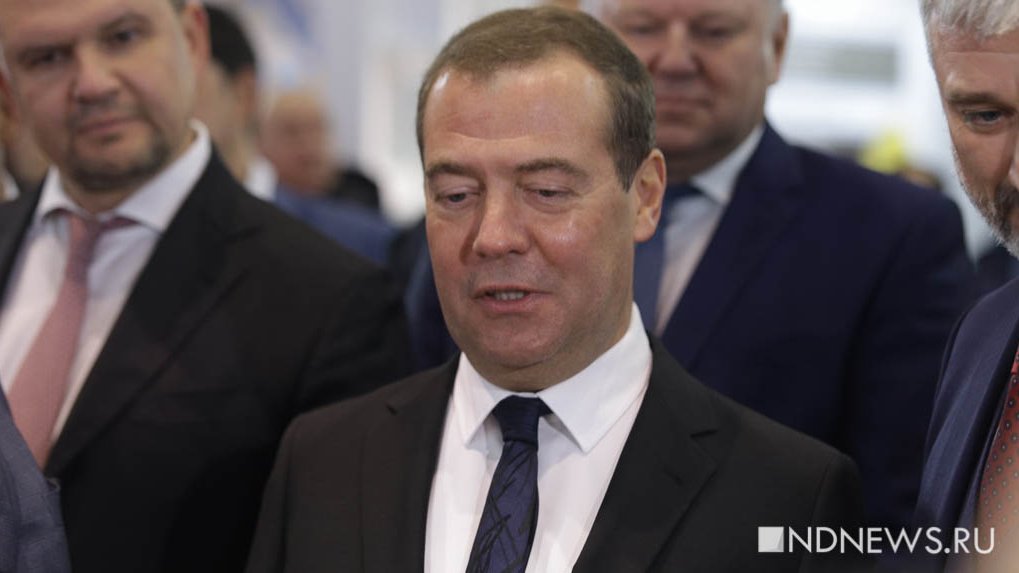 Медведев попросил единороссов сделать взносы в партийную казну в размере месячной зарплаты