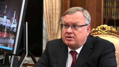Глава ВТБ заявил о сложностях с покупкой наличной валюты