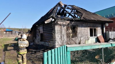 В Свердловской области в горящем доме погиб ребенок (ФОТО)