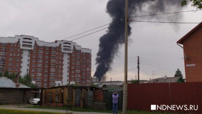 В Екатеринбурге на промплощадке загорелась градирня (ФОТО)
