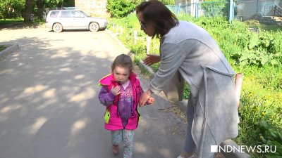 Жительница Екатеринбурга забрала дочь из детсада с клещом в голове (ВИДЕО)