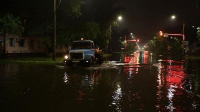 Благовещенск ушел под воду после тропического ливня: введен режим ЧС