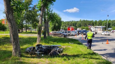 В Екатеринбурге погиб мотоциклист без шлема (ФОТО)