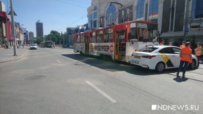 Из-за торопыги-таксиста около «Гринвича» встали трамваи (ФОТО)