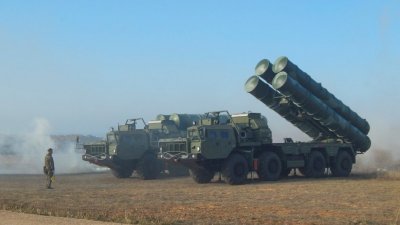 Россия привела в боевую готовность системы С-400 для отражения атаки на Крым