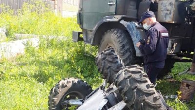 В Тавде 11-летний водитель квадроцикла угодил под КамАЗ (ФОТО)