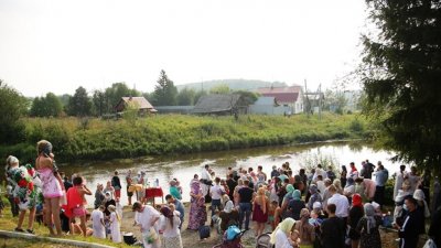 На Чусовой сегодня прошло массовое крещение (ФОТО)