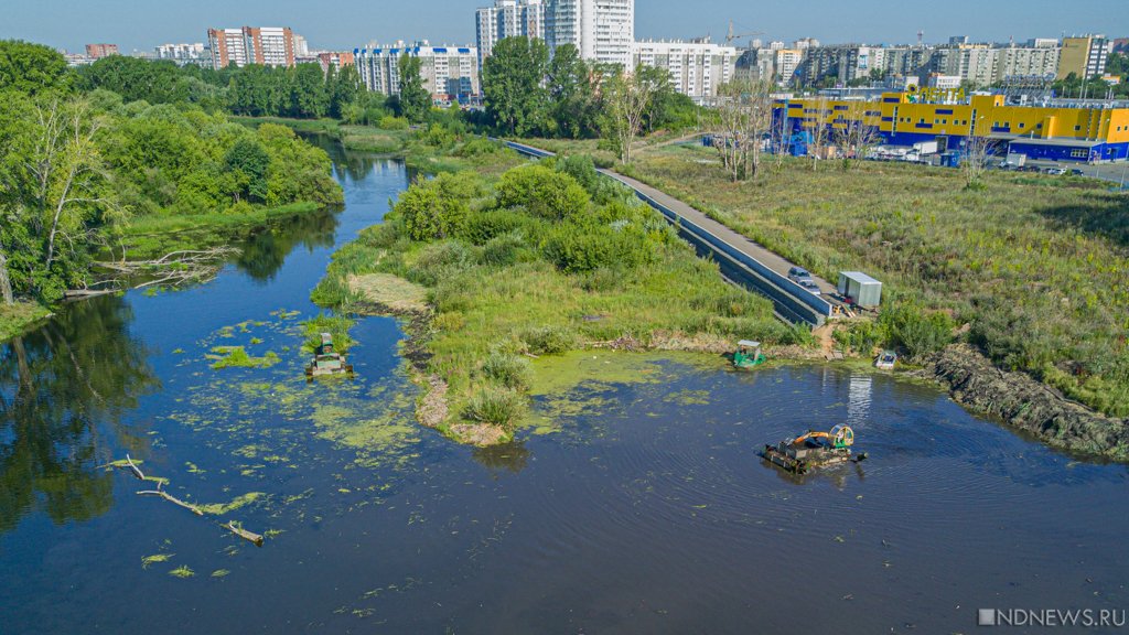 Из реки в центре Челябинска достали более 2 тысяч тонн мусора (ФОТО)