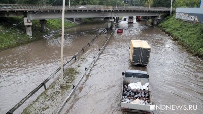 В мэрии объяснили, почему не уходит вода с Шефской: кто-то завалил ливневку грунтом