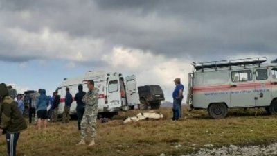 В Крыму легковушка опрокинулась в ущелье