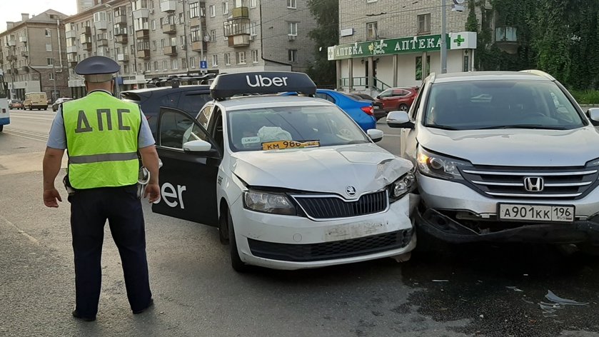 В Екатеринбурге в ДТП пострадала 7-месячная девочка (ФОТО)