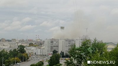 В Екатеринбурге тушат пожар на хлебокомбинате «Смак» (ФОТО, ВИДЕО)