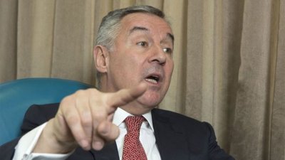 Президент Черногории обвинил в поражении на выборах Москву и Белград