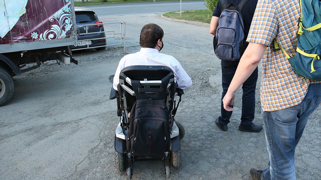 В Челябинске инвалид не смог самостоятельно попасть на избирательный участок, а когда попал – обнаружил грубое нарушение