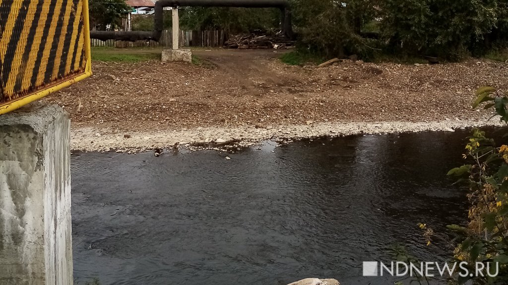 Жители Нижних Серег пожаловались на отсутствие пешеходных мостов после наводнения: «Куйвашеву эти места не показывают» (ФОТО)