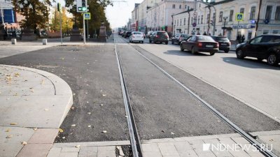 В центре Екатеринбурга уложили асфальт поверх гранитной брусчатки (ФОТО)