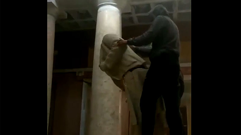 В Подмосковье вандалы сняли на видео разрушение памятника архитектуры
