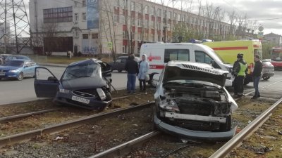 На проспекте Космонавтов в аварии погибла женщина – она врезалась в «Лексус» (ФОТО)