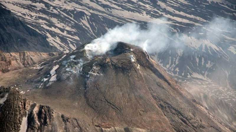 Спасатели нашли тело сорвавшегося с вулкана красноярского депутата