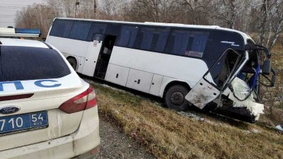 В страшной аварии с автобусом в Новосибирской области погибли 4 человека (ФОТО)