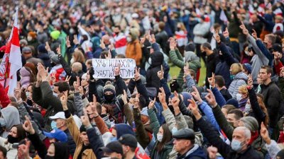 «Далучайся!». В Белоруссии начались задержания рабочих после объявления общенациональной забастовки