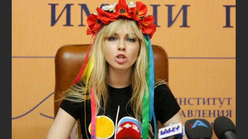 «Вся власть детородным органам!» – украинские феминистки перешли к полному обнажению