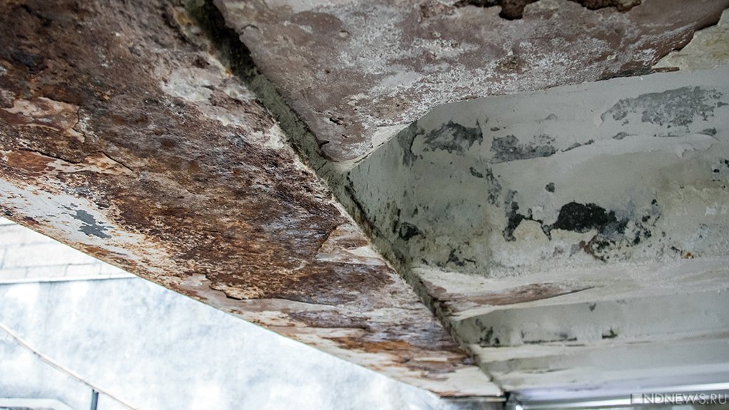 Забыли закрыть воду: квартиру в Челябинске «смыло» из-за ошибки ремонтников