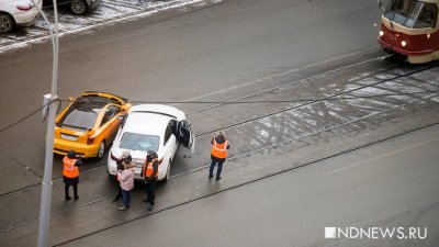 На Радищева на трамвайных рельсах столкнулись две иномарки (ФОТО)