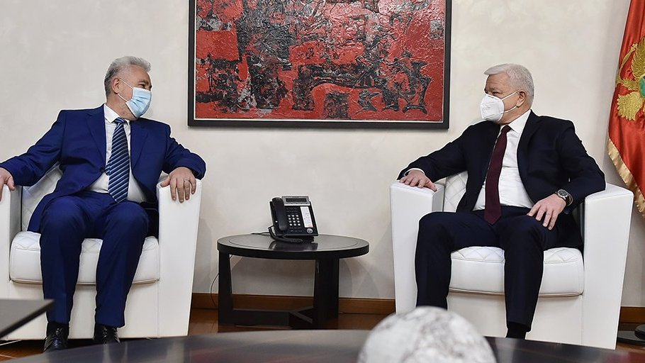 Бывший глава правительства Черногории передал полномочия новому премьер-министру