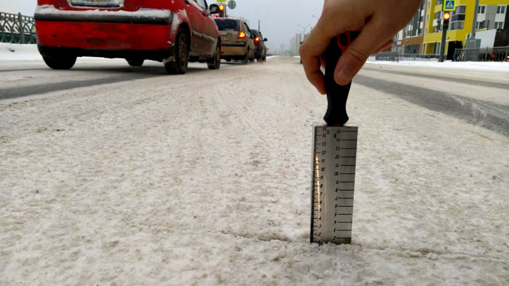 ГИБДД пригрозила перекрыть дороги в Екатеринбурге из-за плохой уборки снега