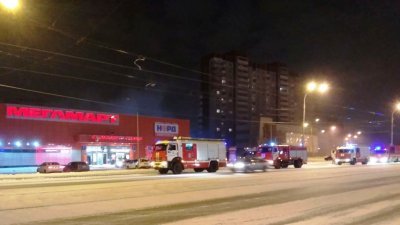 На ЖБИ ночью горел магазин «Мегамарт»